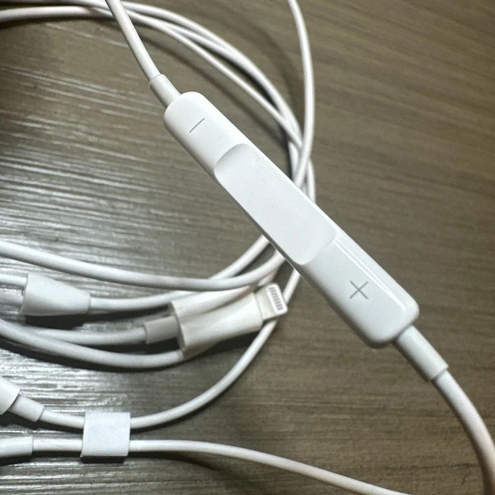 Apple Earpods OEM - iPhone 14 13 12 11 Lightning Cable Earbud Headphones Wired